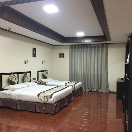 Hotel Yadanar Oo Mandalaj Kültér fotó