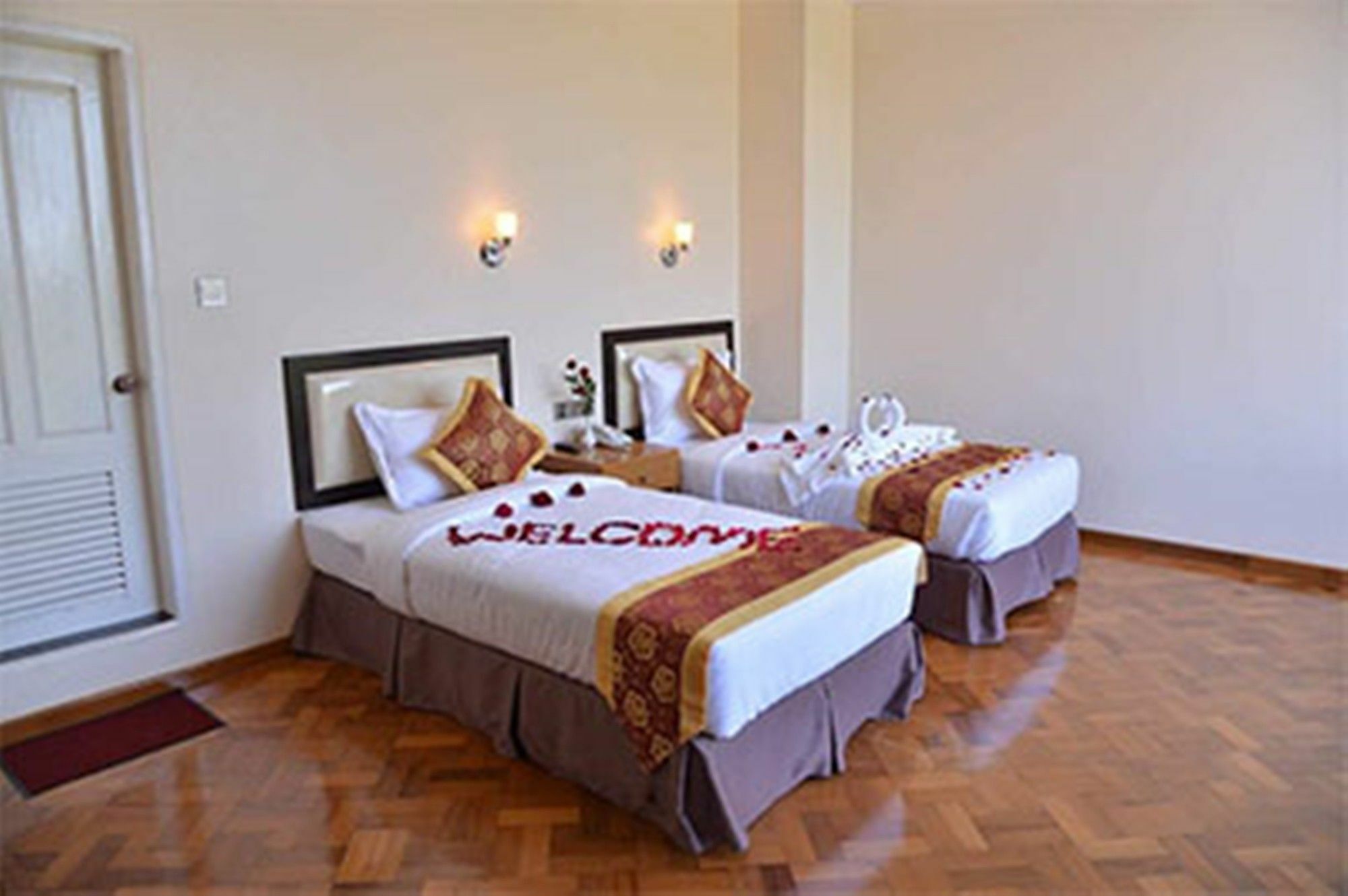 Hotel Yadanar Oo Mandalaj Kültér fotó